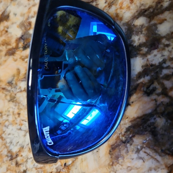 Excellent Price. Calcuta Sunglasses - Picture 4 of 7